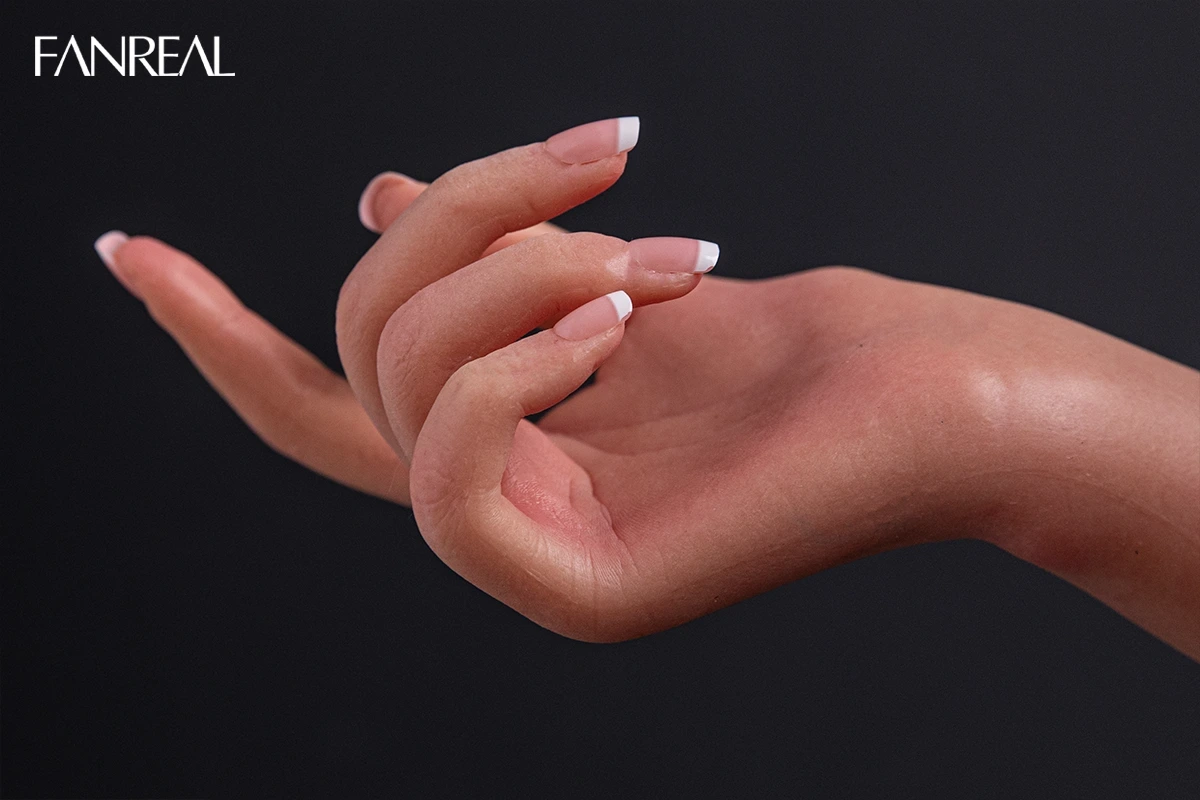 FANREAL-hand-details-1