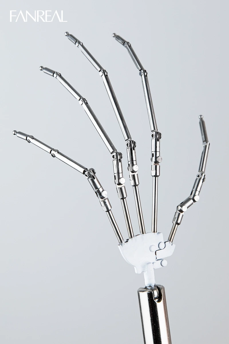 FANREAL-hand-details-2